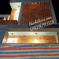 NHÀ PHỐ QUẬN 7 - XÂY BẰNG GẠCH CỔ TRANG TRÍ MẶT TIỀN ĐẸP CỔ KÍNH